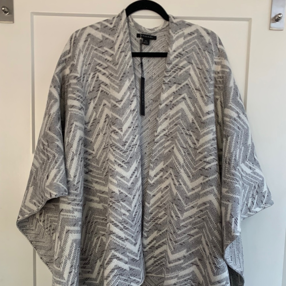 NWT Tahari Sweater Shawl Wrap OSFA Heavyweight Gray Geometric Pattern